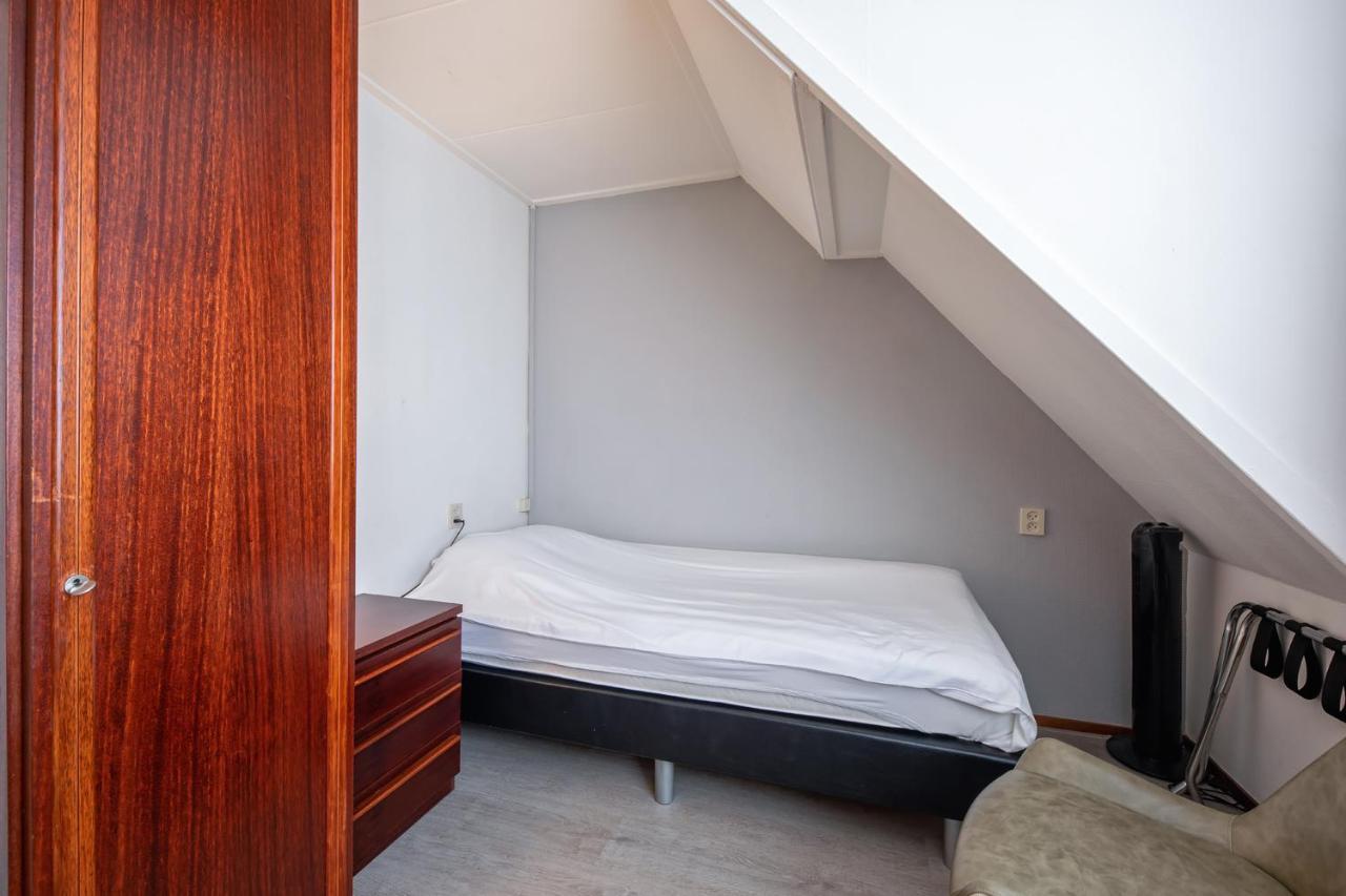 B&B Hotel Rebecca De Waal Bagian luar foto