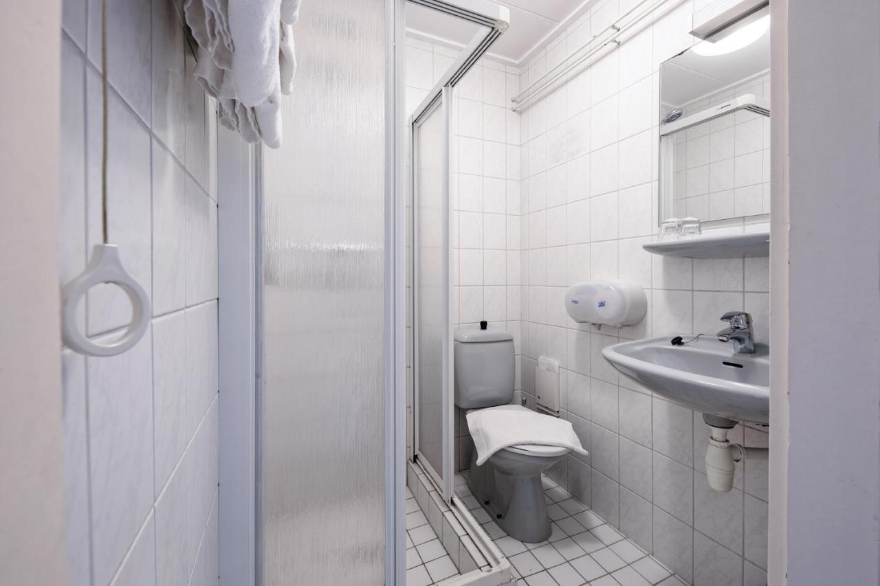B&B Hotel Rebecca De Waal Bagian luar foto