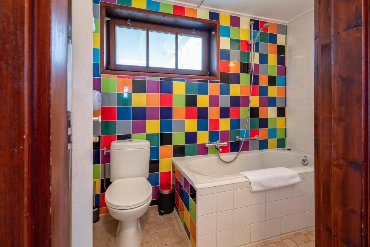 B&B Hotel Rebecca De Waal Bagian luar foto