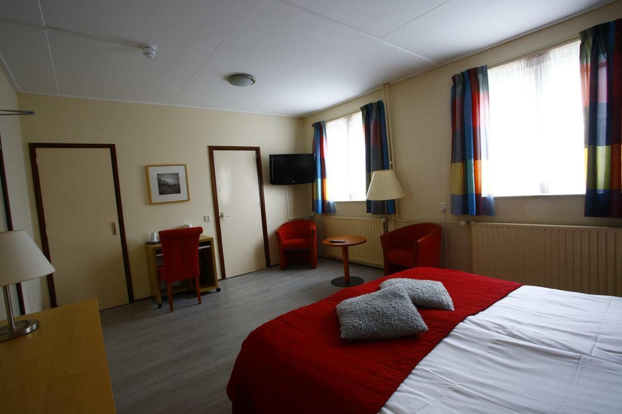 B&B Hotel Rebecca De Waal Bagian luar foto